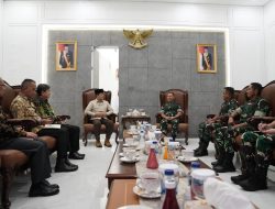 Berita Foto: Panglima TNI Terima Audiensi Menteri Transmigrasi RI